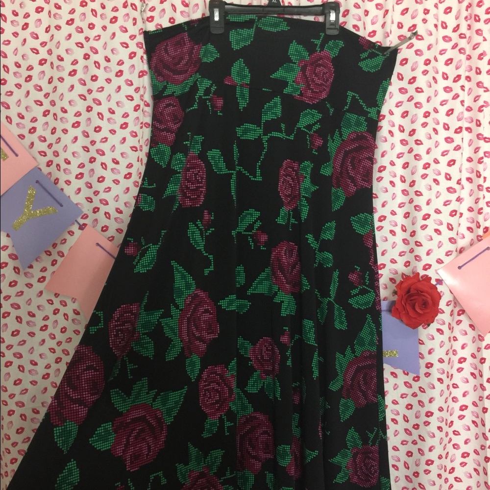 LuLaRoe Maxi skirt 8-bit/digital roses 3XL